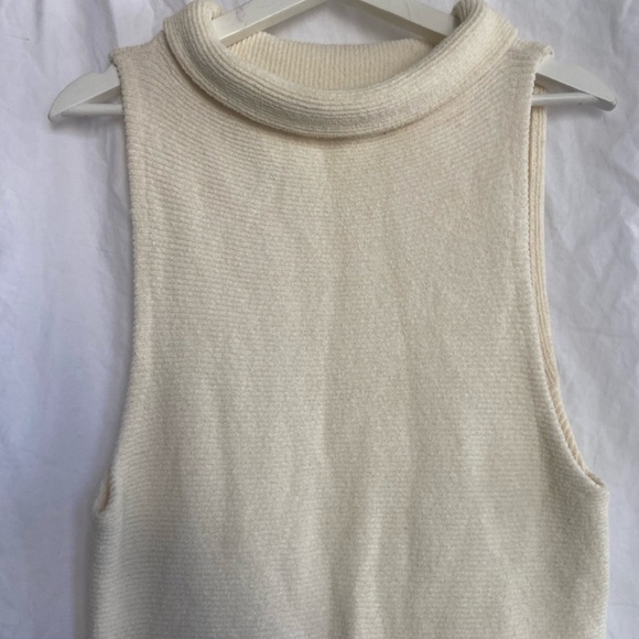 Free People Women's Turtle Neck Sleeveless Pullover Size XS - Picture 9 of 15